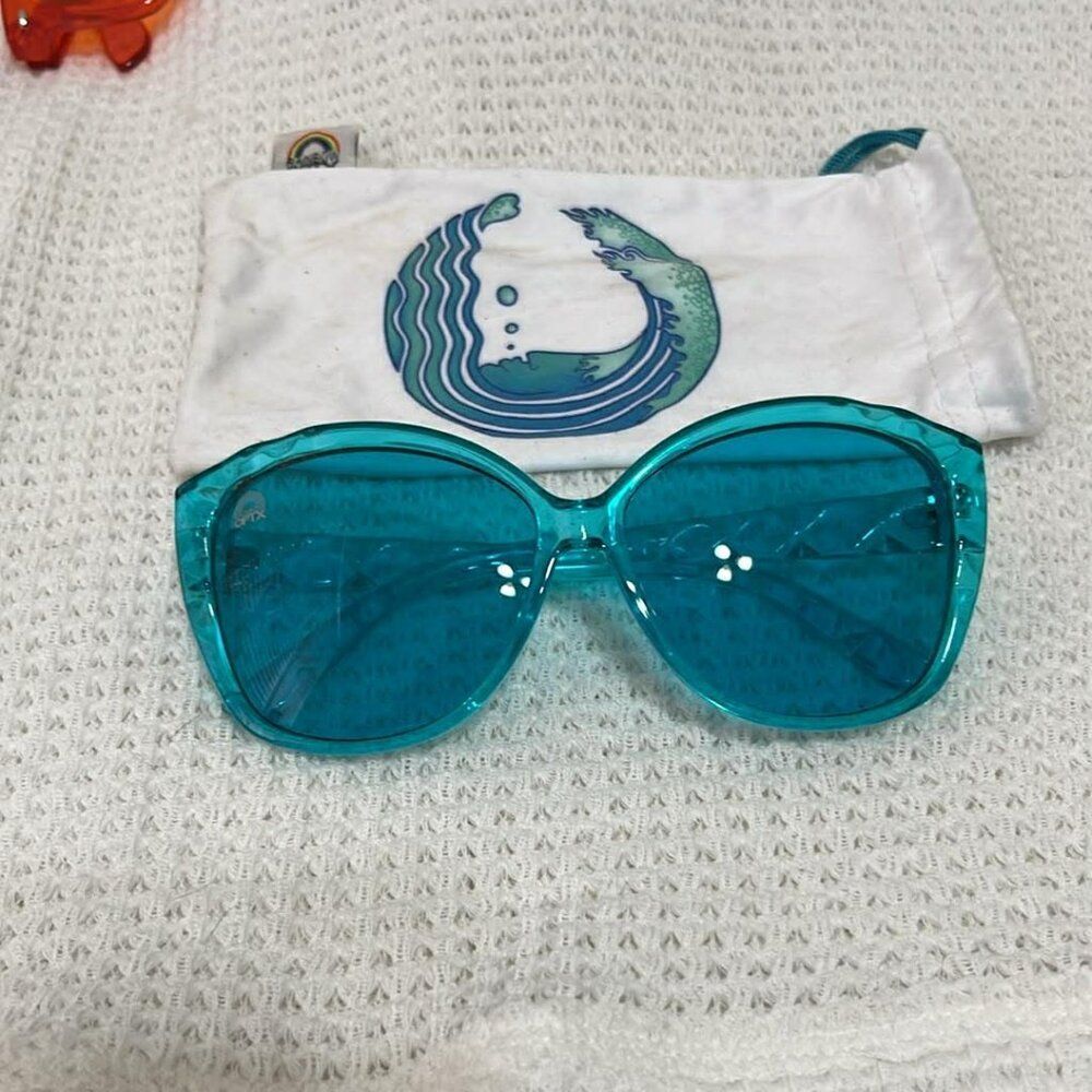 Rare RainbowOptx Mood Boosting Sunglasses Crystal Frame Sunglasses w Aqua Lenses